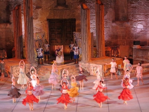 Aspendos Tiyatrosu'nun Öyküsü Bale Sahnesinde