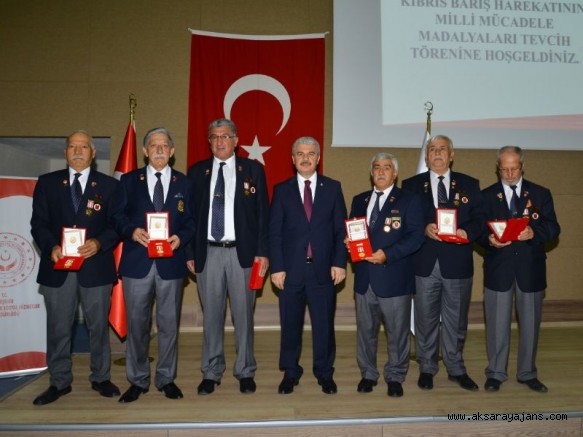  Kırşehir'de Kıbrıs Barış Harekatına katılan 36 gaziye madalyaları verildi