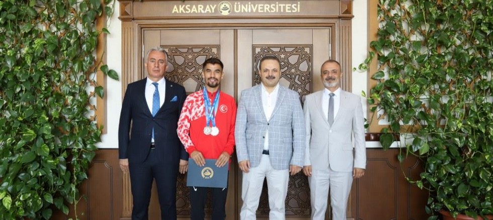 Rektör Arıbaş’tan dünya ikincisi olan ASÜ’lü milli sporcuya teşekkür belgesi
