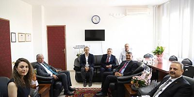 ASÜ Rektörü Arıbaş’tan Sosyal Bilimler MYO Müdürü Yıldırım’a hayırlı olsun ziyareti