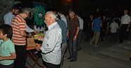 Belediye Teravih Sonrası İçecek İkram Etti