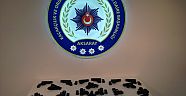 Operasyonda 19 ruhsatsız tabanca ele geçirildi.