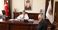 Vali Aykut Pekmez, Vatandaşların Sorunlarını Dinliyor
